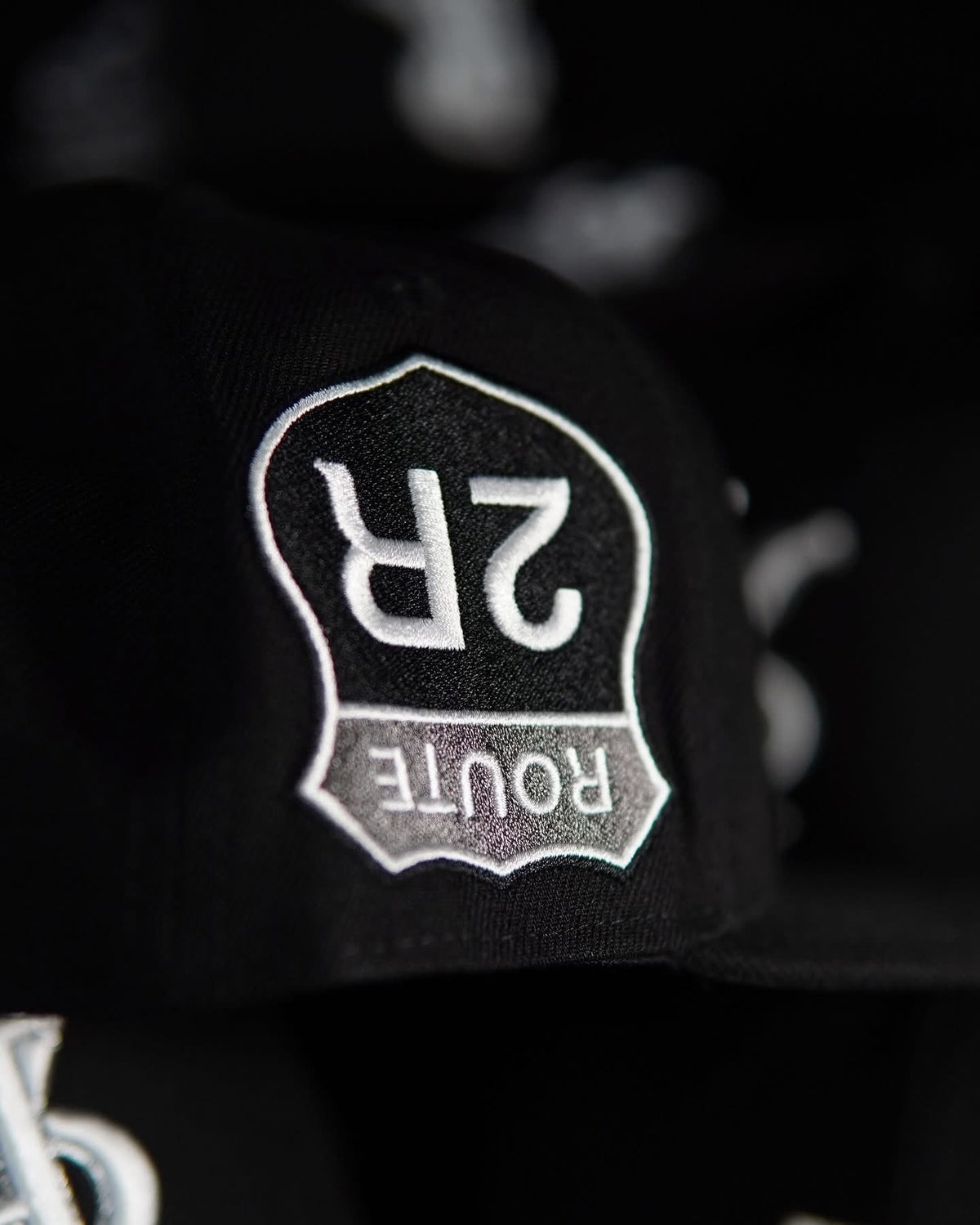 “La RRoute R2” CURVED BRIM CAP