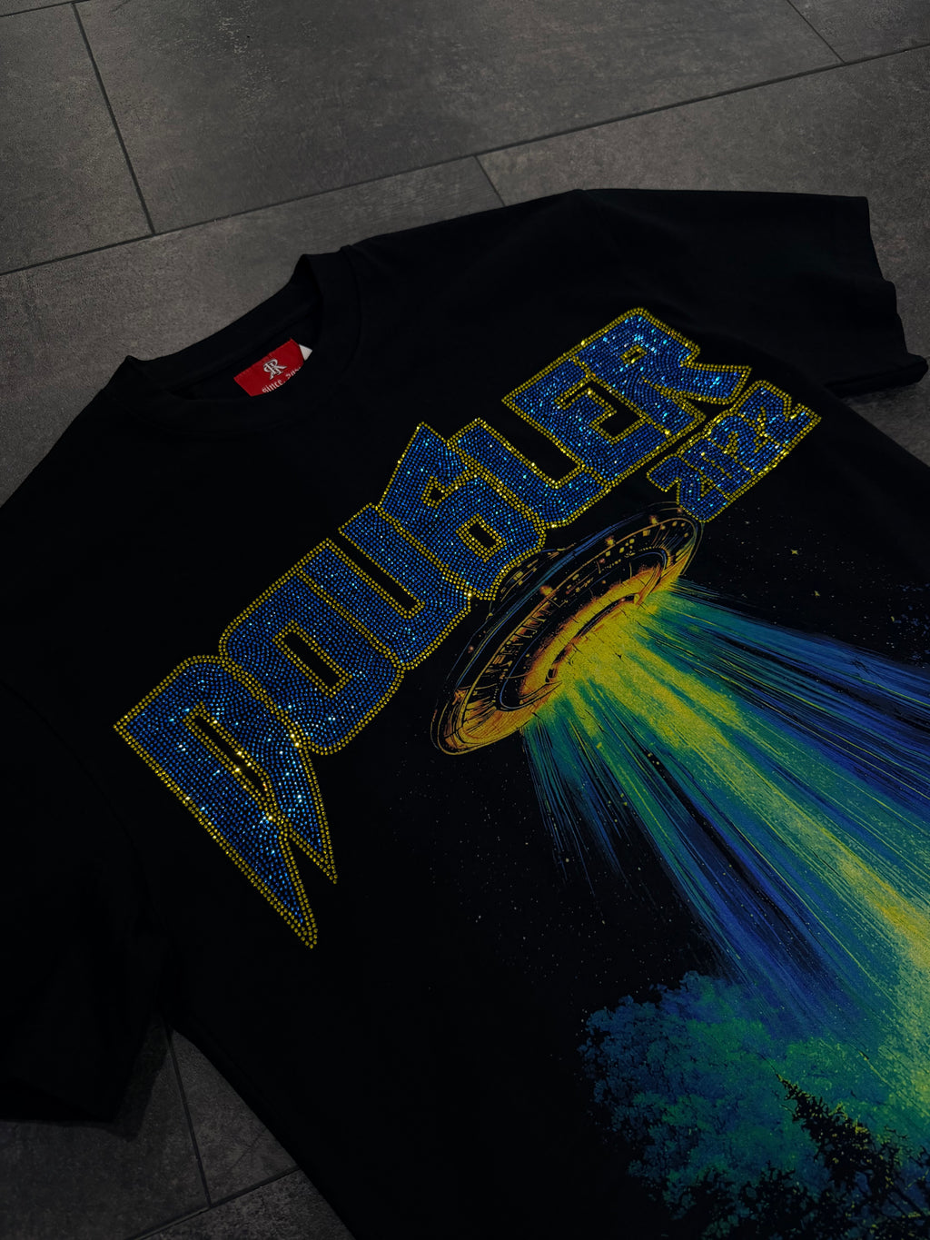 “anotheRR woRRld” T-SHIRT