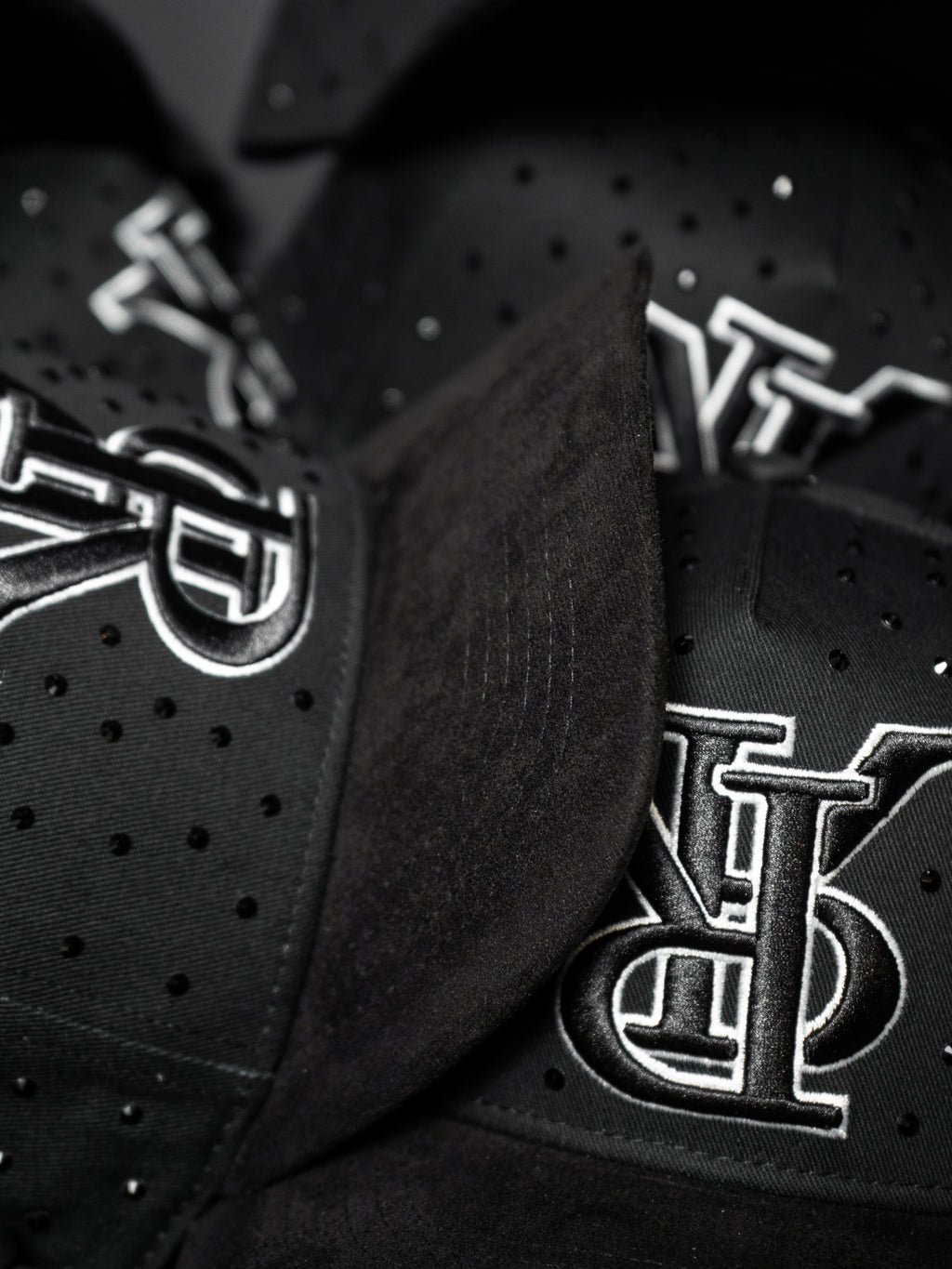 “RRoyale Scuro” CAP