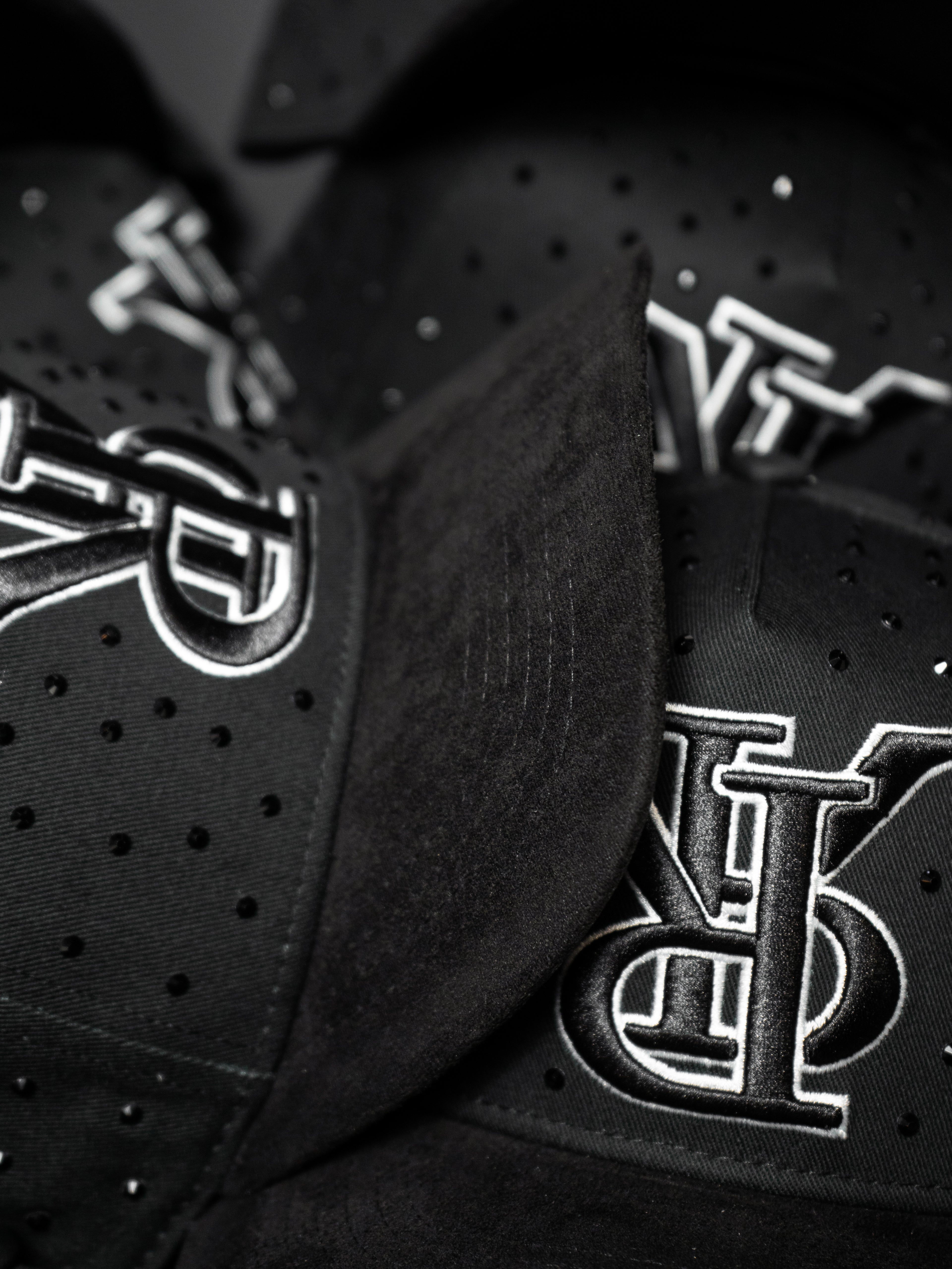 “RRoyale Scuro” CAP