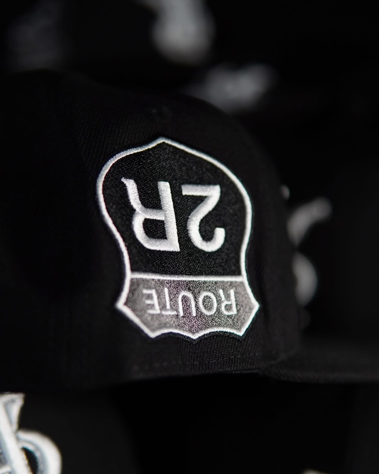 “La RRoute R2” CURVED BRIM CAP