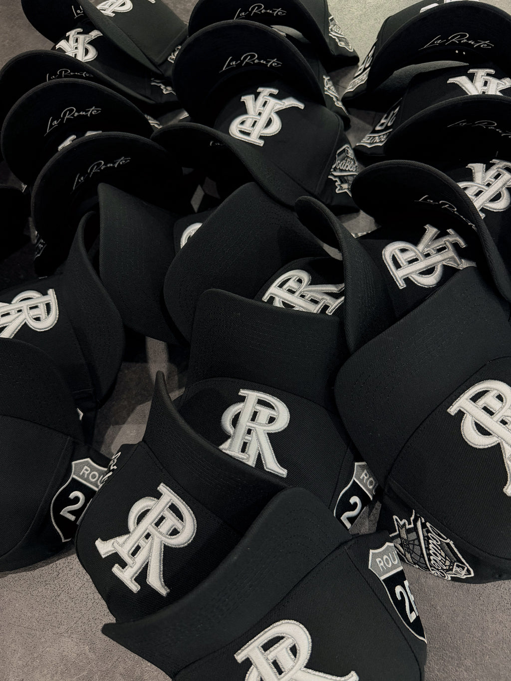 “La RRoute R2” CURVED BRIM CAP