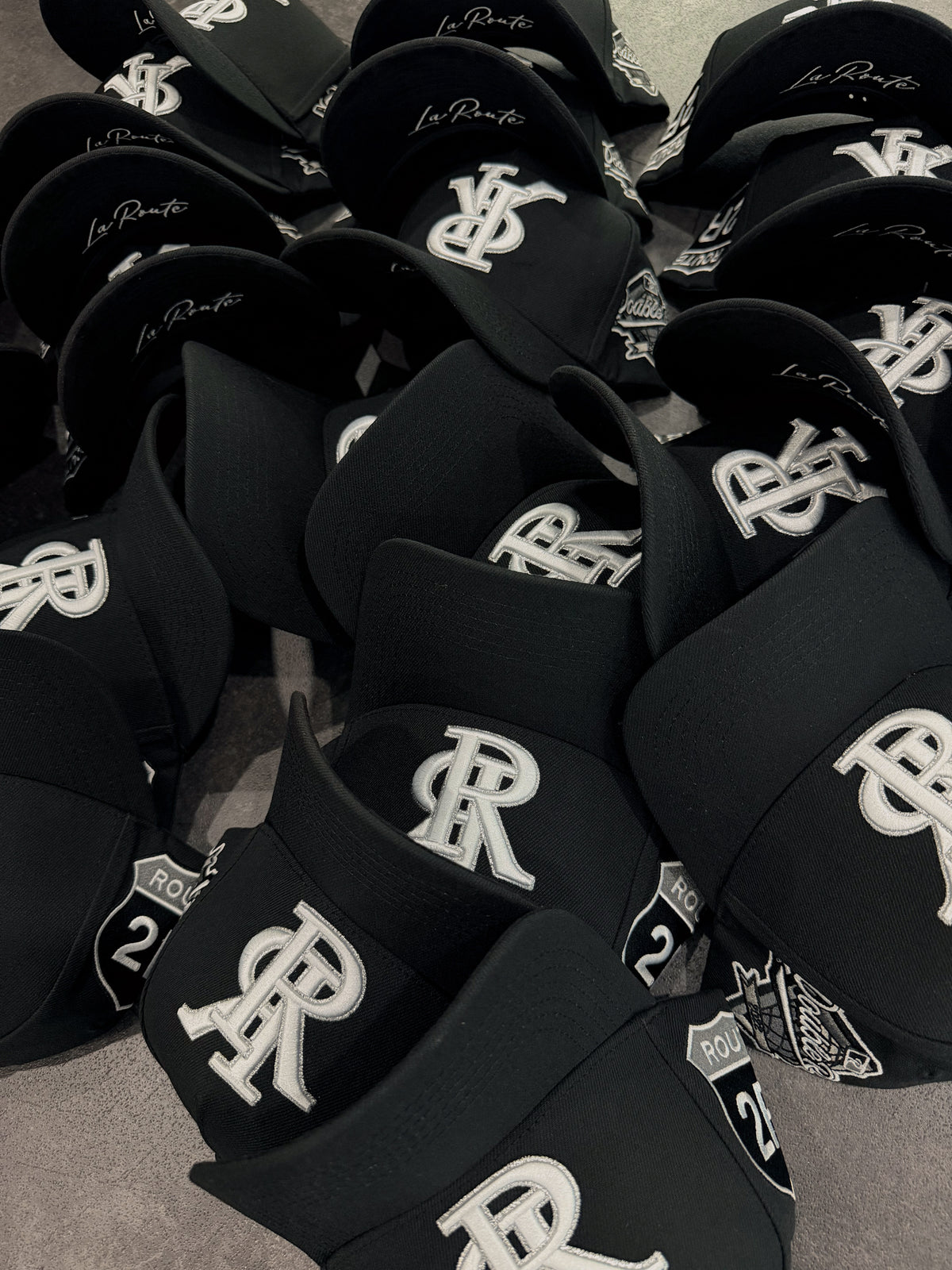 “La RRoute R2” CURVED BRIM CAP