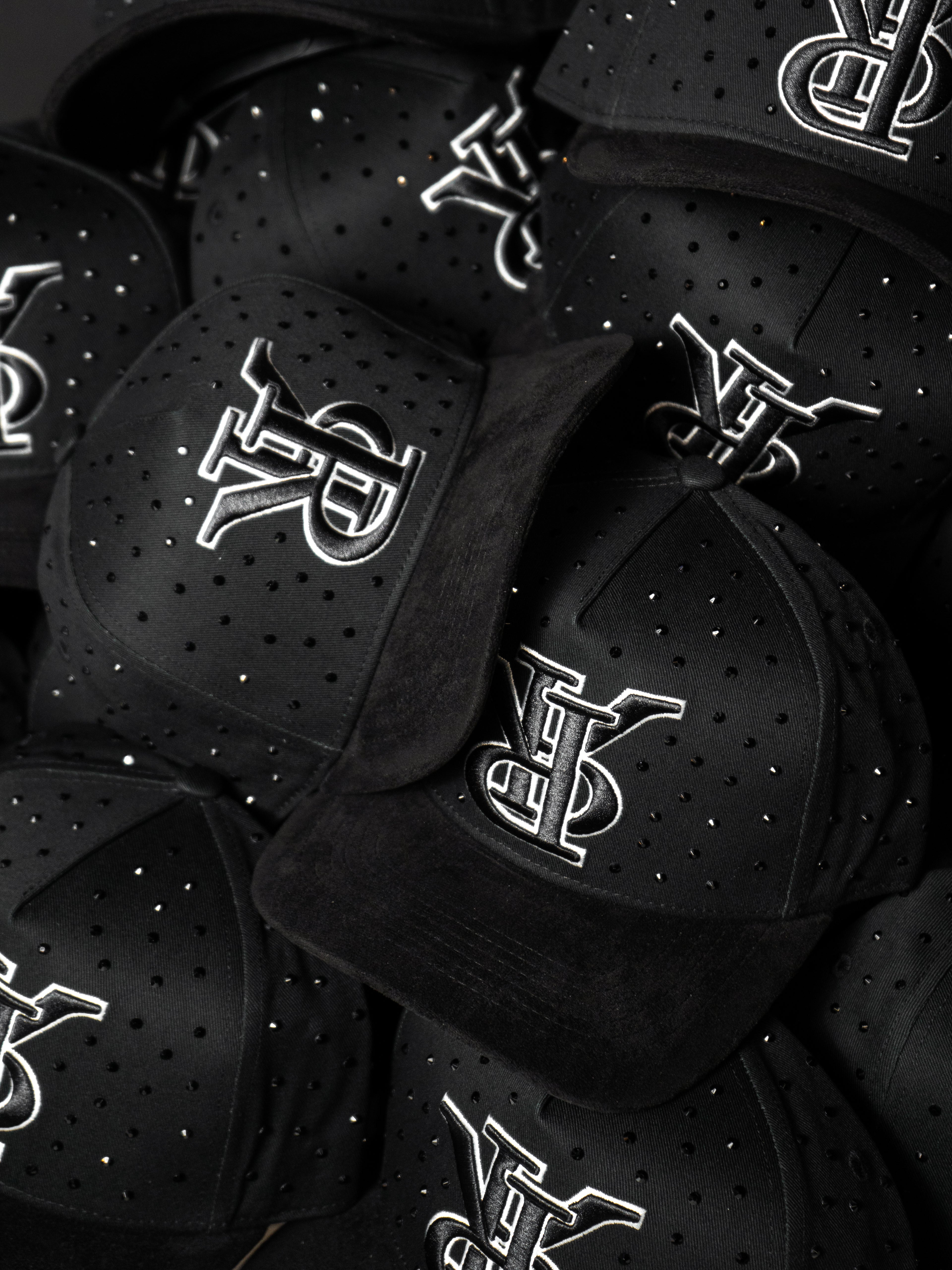 “RRoyale Scuro” CAP