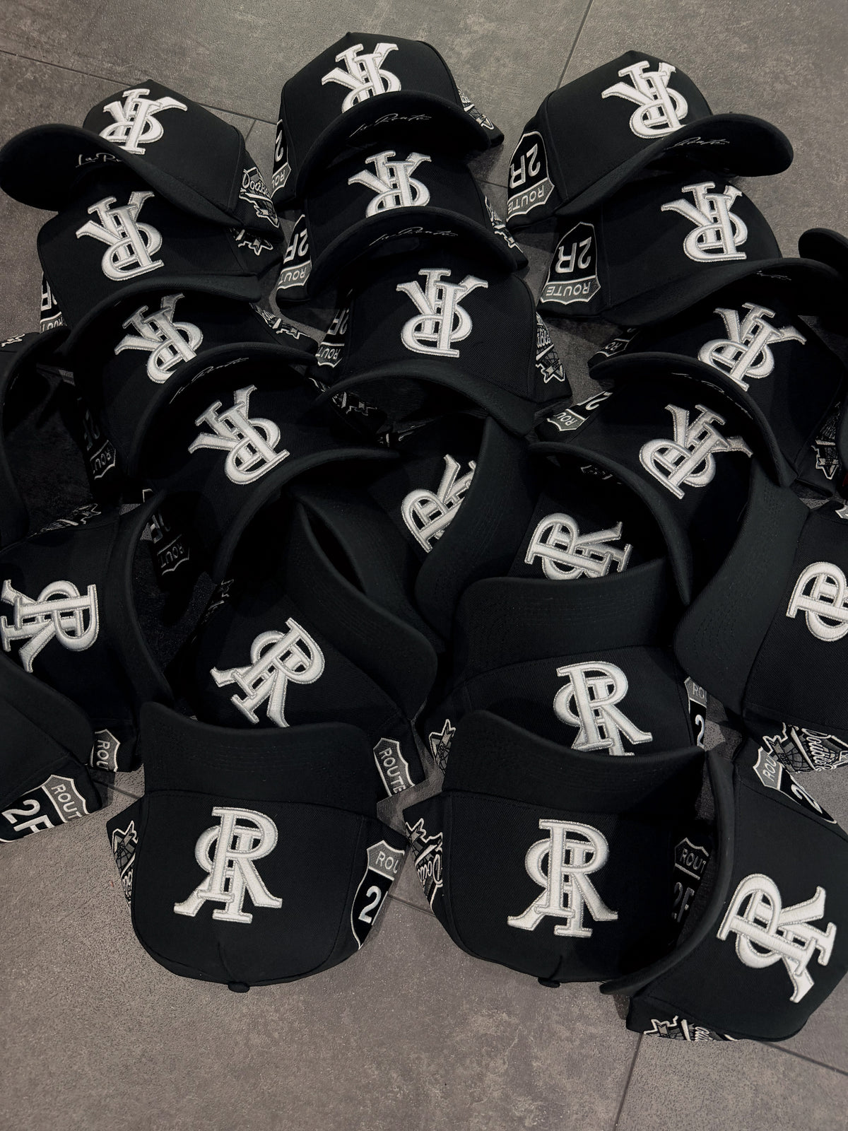 “La RRoute R2” CURVED BRIM CAP